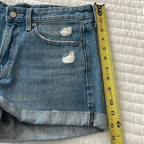 Lucky Brand. Excellent preowned condition. blue jeans shorts size 6/28. - Picture 9 of 10